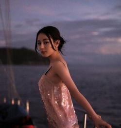 迪丽热巴打屁股照片,网友直呼可爱到爆